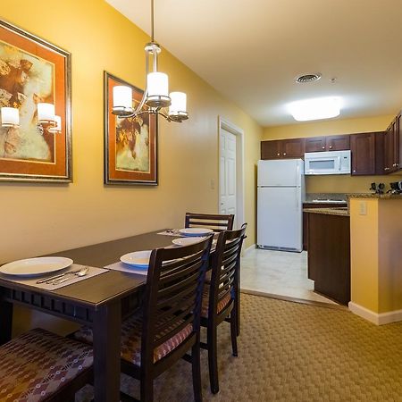 Vacation Village In The Berkshires แฮนค็อค ภายนอก รูปภาพ A kitchen in a typical two-bedroom unit