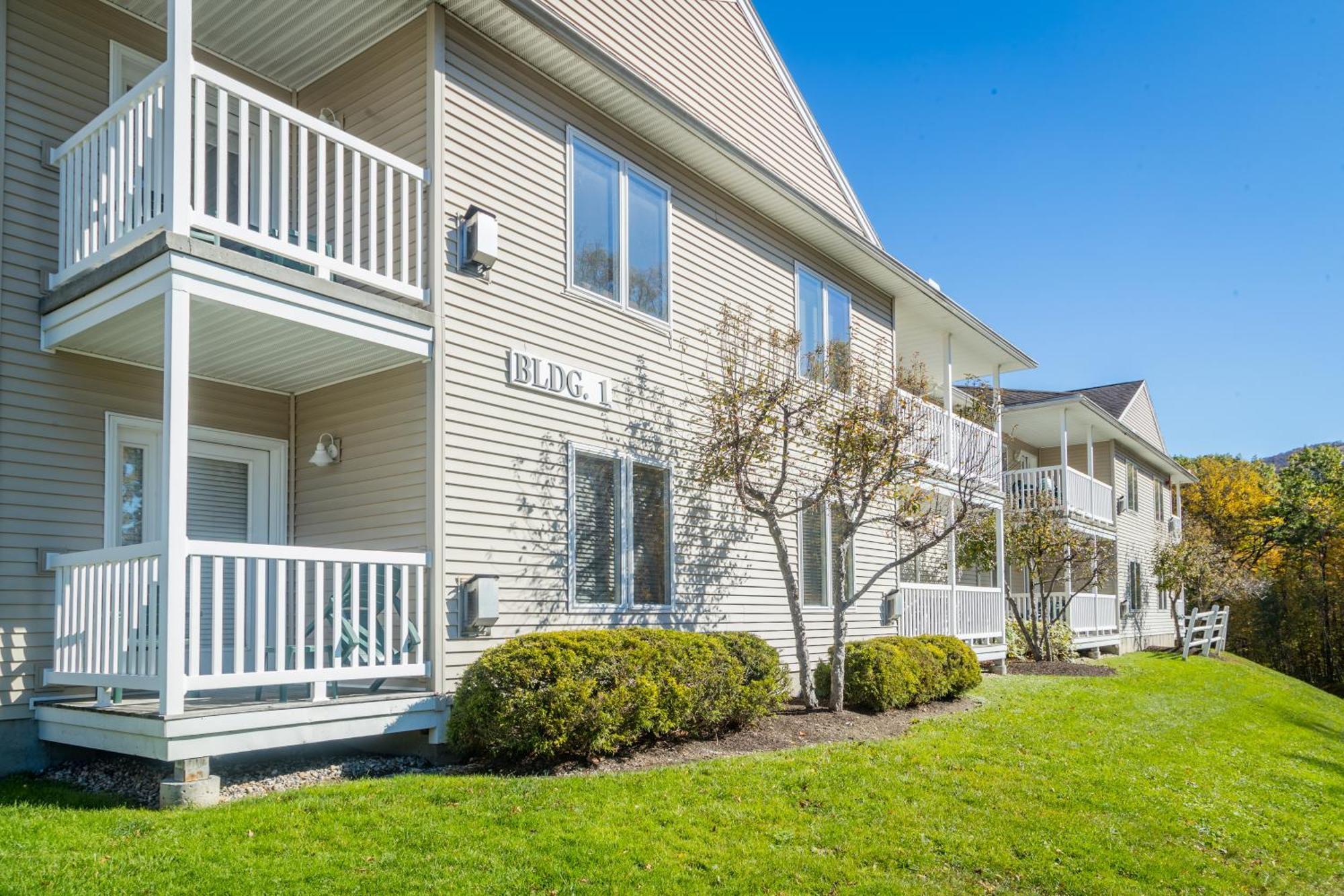 Vacation Village In The Berkshires แฮนค็อค ภายนอก รูปภาพ The Village at Riverview