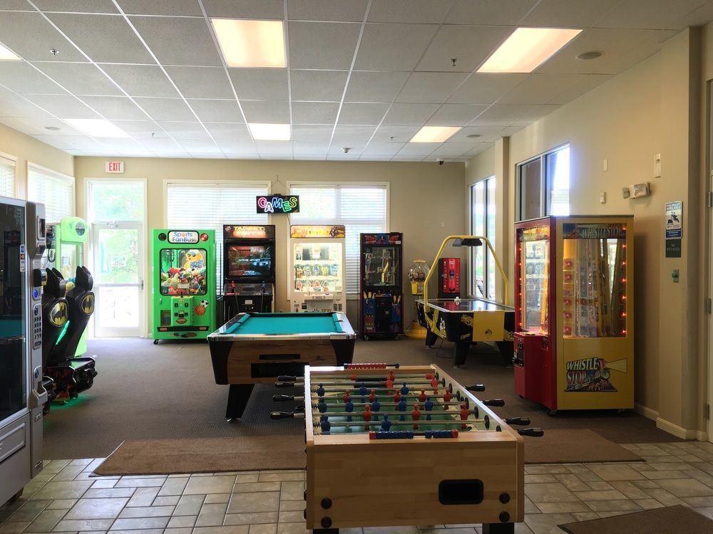 Vacation Village In The Berkshires แฮนค็อค ภายนอก รูปภาพ The game room at the Student Union