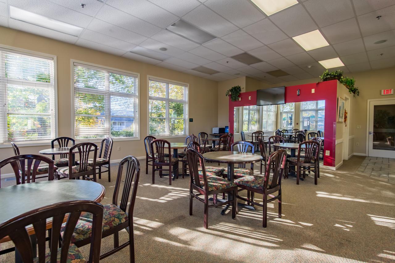 Vacation Village In The Berkshires แฮนค็อค ภายนอก รูปภาพ The dining room at the senior center