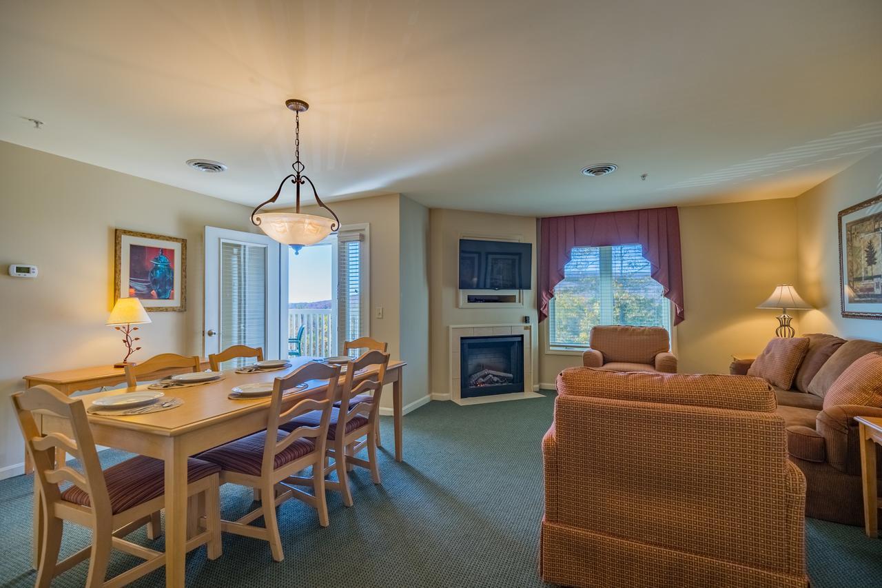 Vacation Village In The Berkshires แฮนค็อค ภายนอก รูปภาพ Living room at the Ocean Club