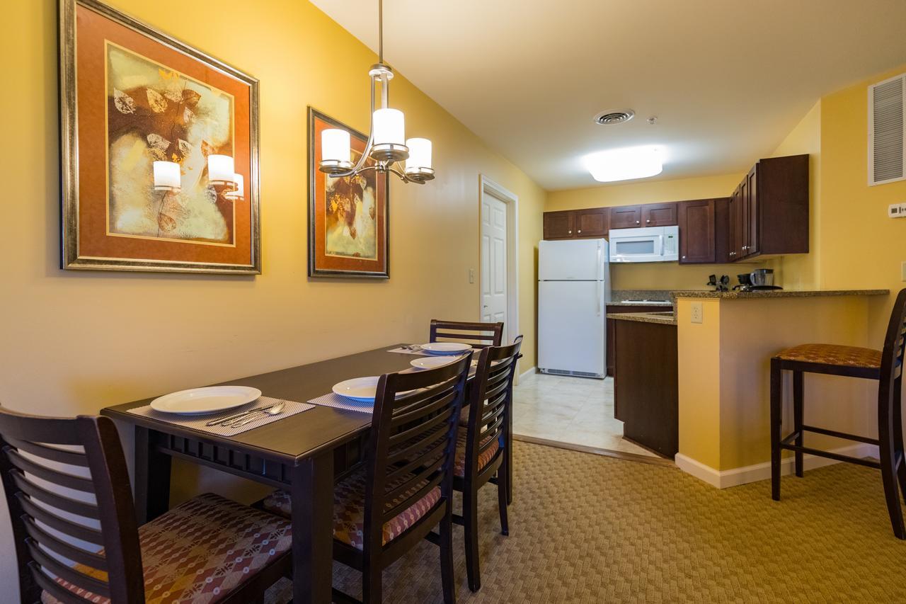 Vacation Village In The Berkshires แฮนค็อค ภายนอก รูปภาพ A kitchen in a typical two-bedroom unit